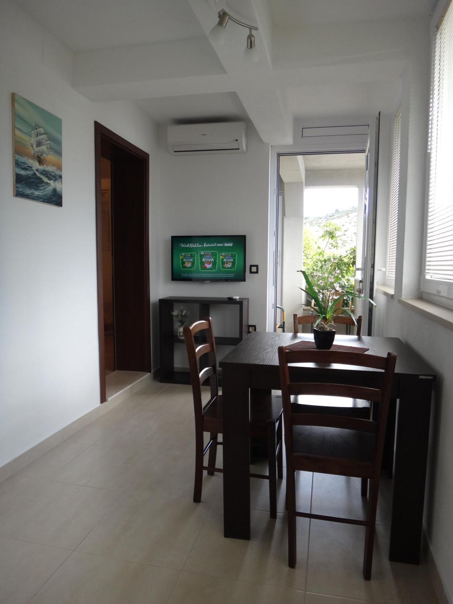 Apartments Selina Vinisce Luaran gambar