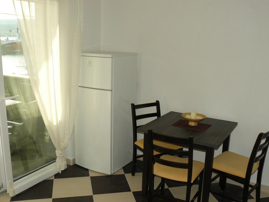 Apartments Selina Vinisce Luaran gambar